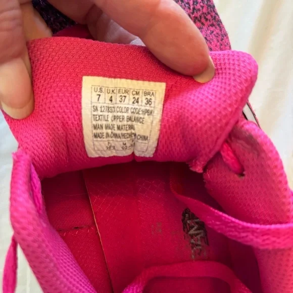 Sketchers lite weight air cool sneakers pink memory foam SZ 7. Worn few times - Picture 8 of 12